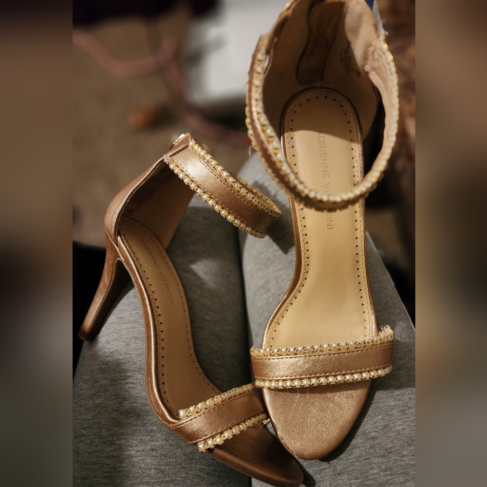 Rare Adrienne Vittadini Gracy-2 3in heels w/pearls in Gold 7.5 Women